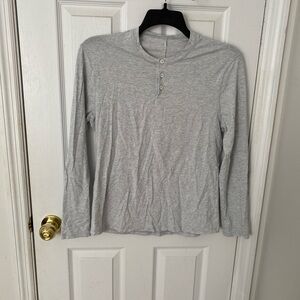 Lululemon Gray Long Sleeve Tee Fits like 10. Great layering piece!